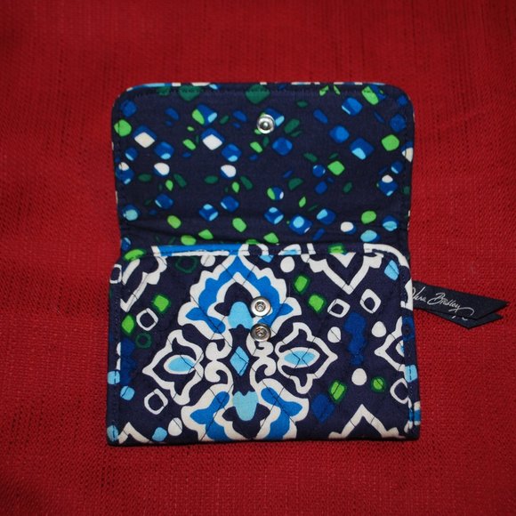 3/$30 - NEW MARKDOWN - Vera Bradley Wallet in Ink Blue - EUC - Picture 2 of 7